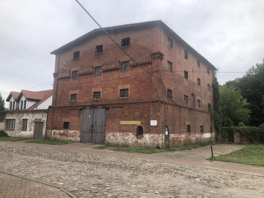 budynek przed robotami